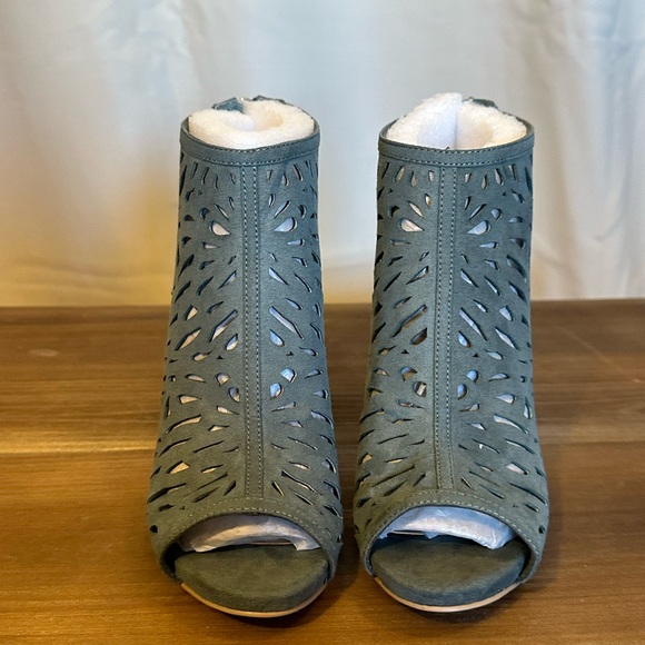 NIB, WHBM Stacey Laser cut Shootie, size 6.5 - Picture 3 of 6